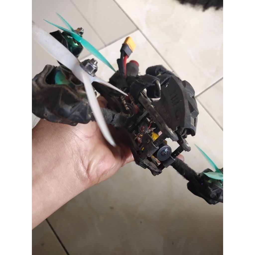 Drone rakitan Apex 5 inch 6s