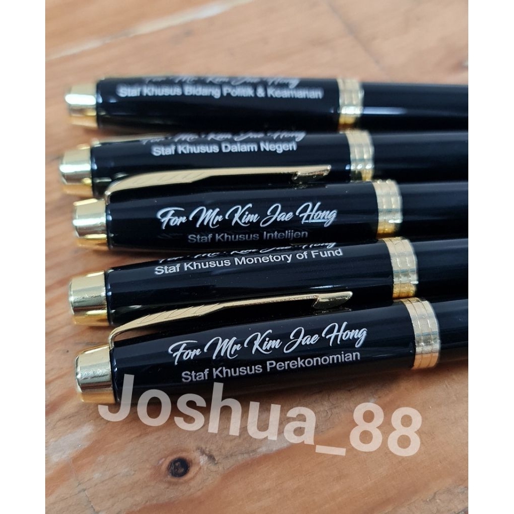 

Pulpen Parker Exclusiver Custom Ukir Staf Khusus Bisa Request Nama Tulisan Logo Sendiri