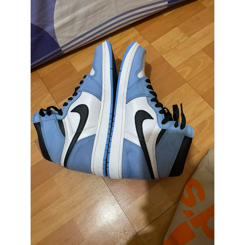 Air Jordan 1 High University Blue Black