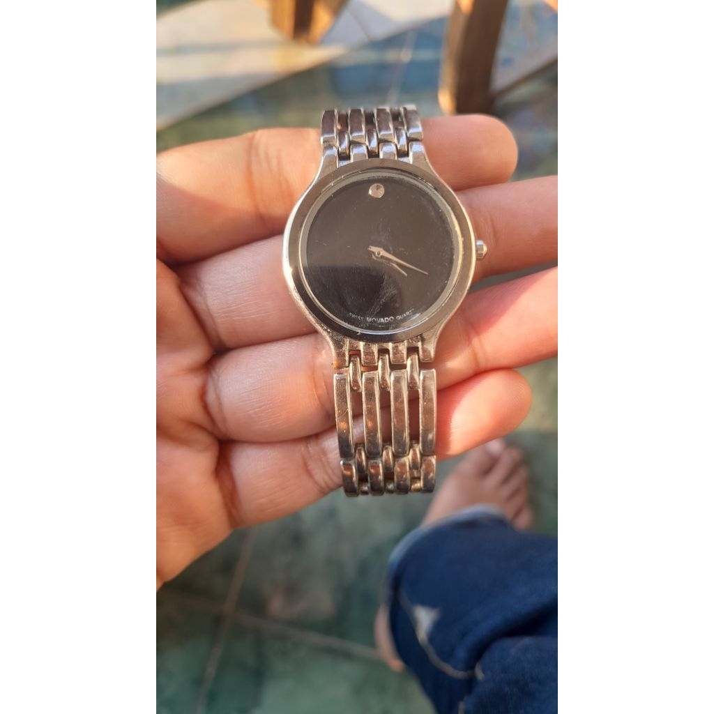 Jam tangan Movado