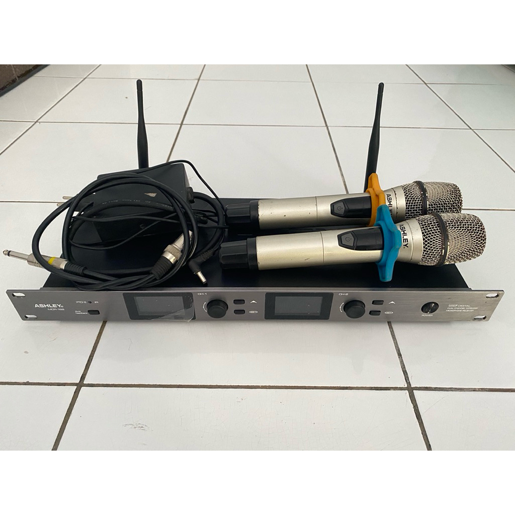 Mic Wireless Ashley Bekas