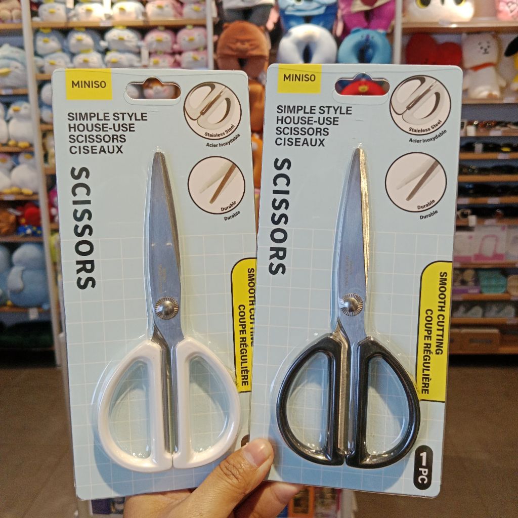 

Miniso Simple Style House-use Scissors（Black/White)
