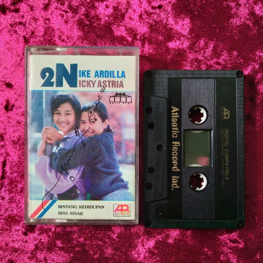 Kaset Nike Ardilla & Nicky Astria - Bintang Kehidupan