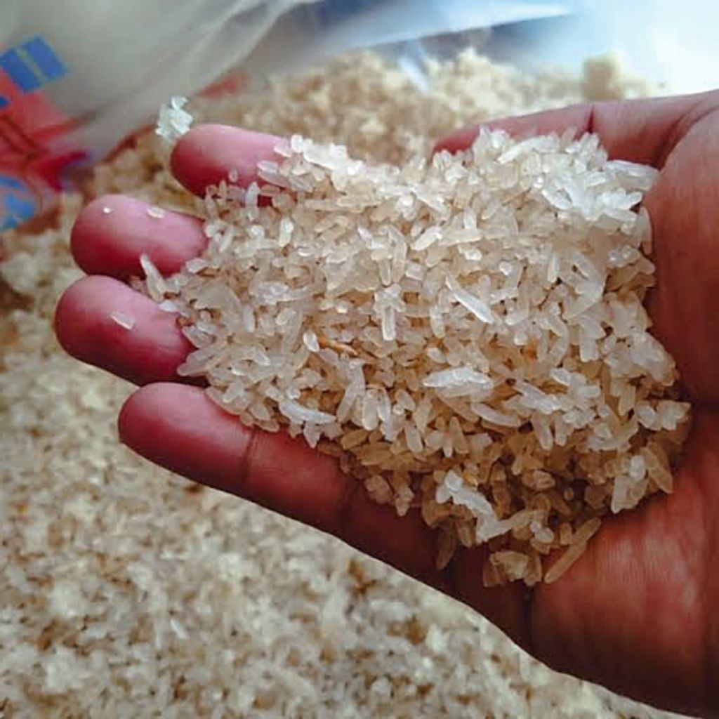 

karak nasi kering, aking . ( berat 1kg )