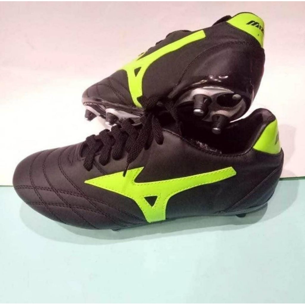 sepatu bola kulit sol sudah dijahit