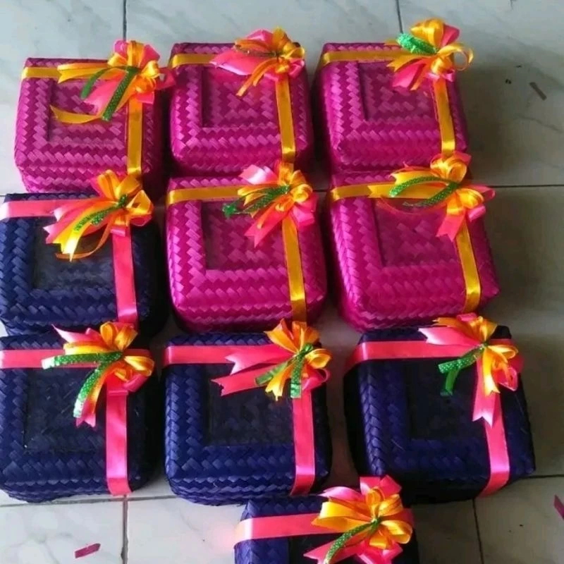 Sepasang Besek Mika Warna Warni Besek Bambu Tutup Mika Besek Hampers Hantaran Kotak Makanan Ukuran 2