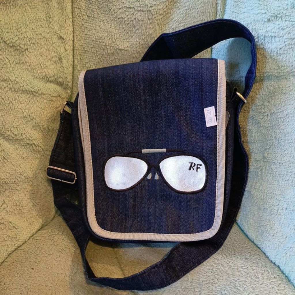 tas selempang laki-laki