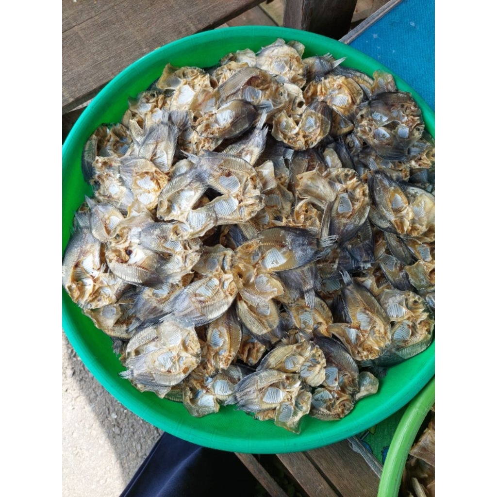 

Ikan Kering Biawan - Ikan Asin Biawan - Iwak Karing Biawan.