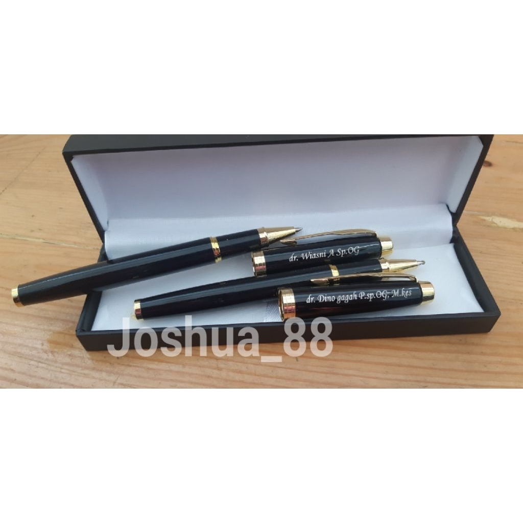

Pulpen Parker RB Black Gold Custom Bisa Ukir Nama Logo Sendiri(Harga Per Pcs)