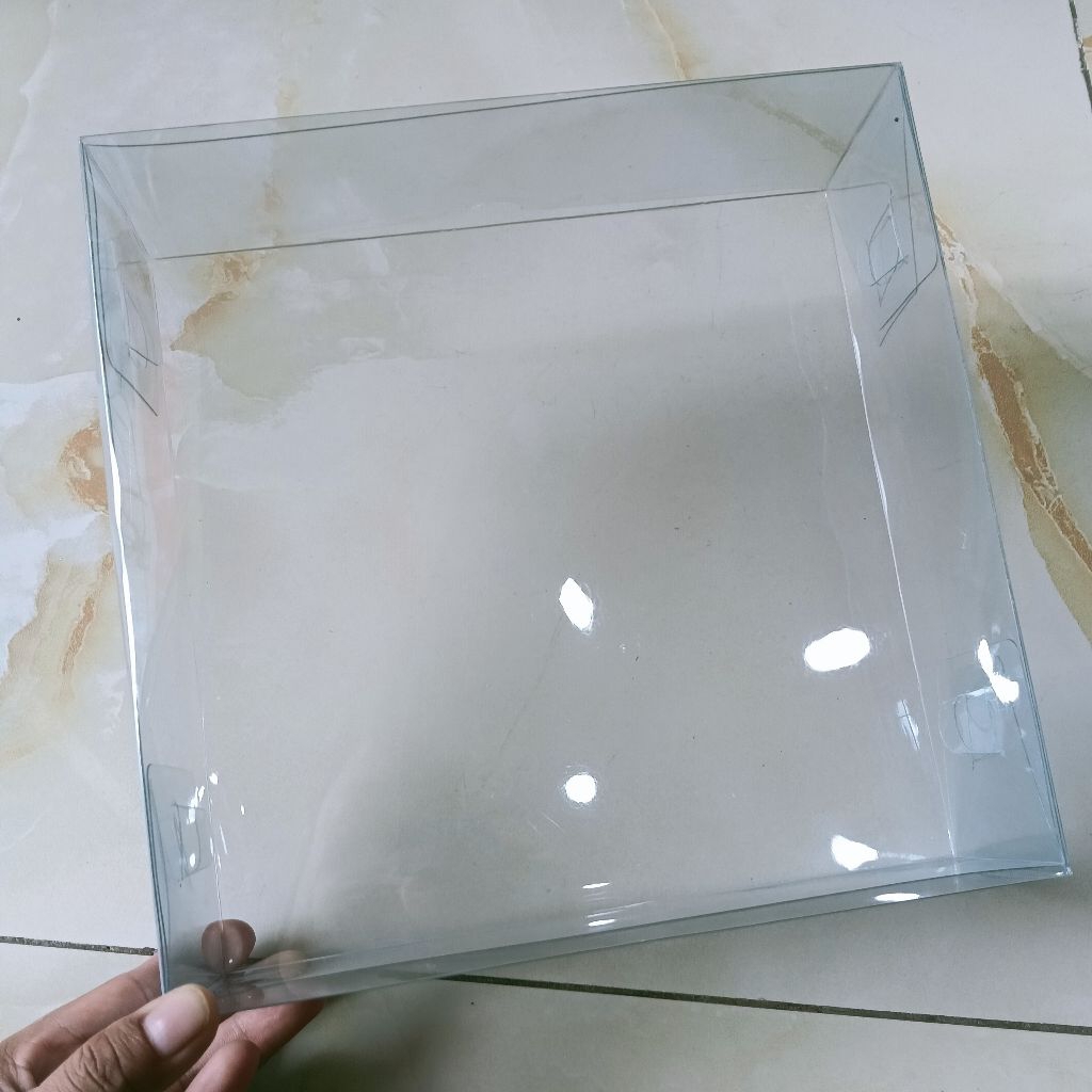 

kotak mika polos bening ukuran 23×23×7cm