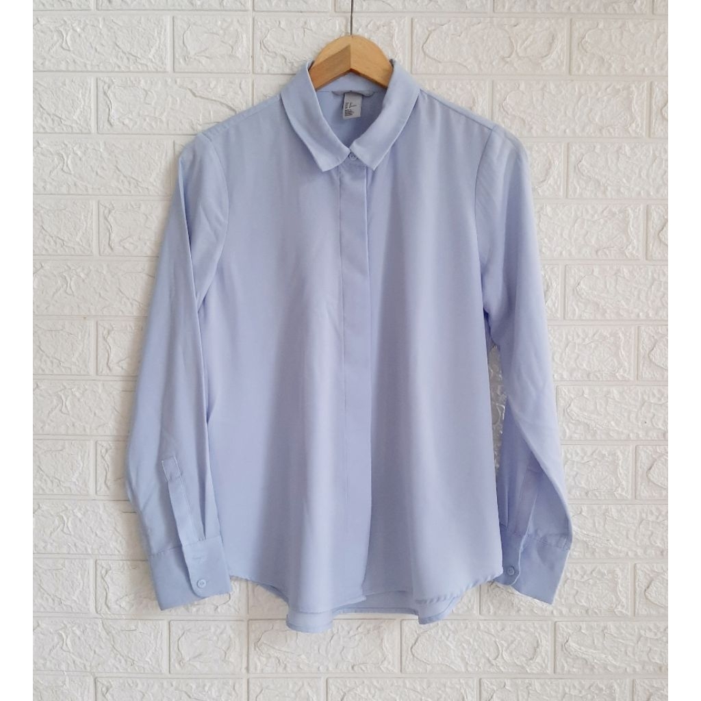 Kemeja Biru Wanita Brand H*M Polyester Preloved Second