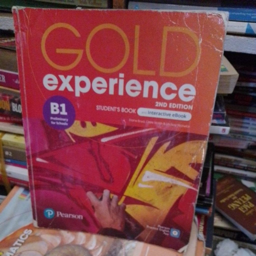 Gold experience B1 student book