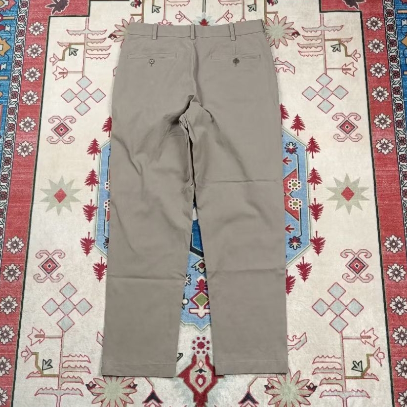celana chinos Uniqlo size 30 warna abu-abu