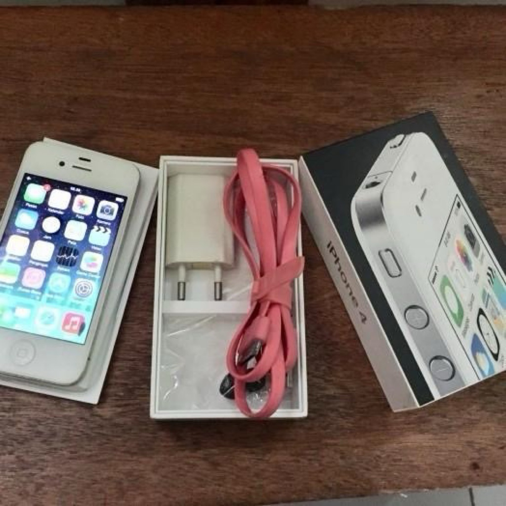 Iphone 4 white preloved
