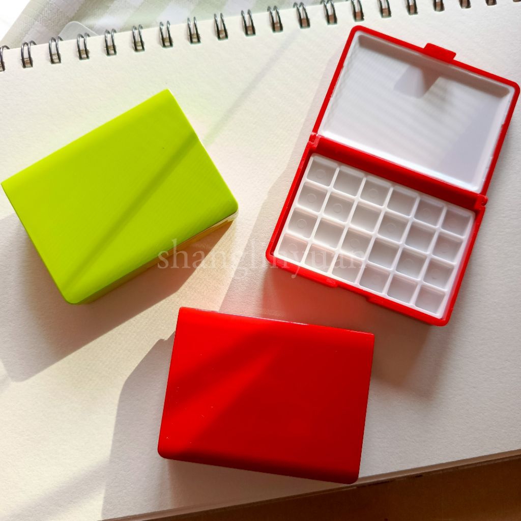 

Cute mini plastic watercolor palette paint box case