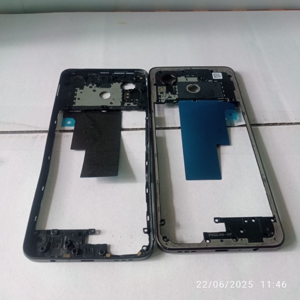 BEZZEL TUTUP MESIN TULANG TEGAH OPPO A3/A3X ORIGINAL