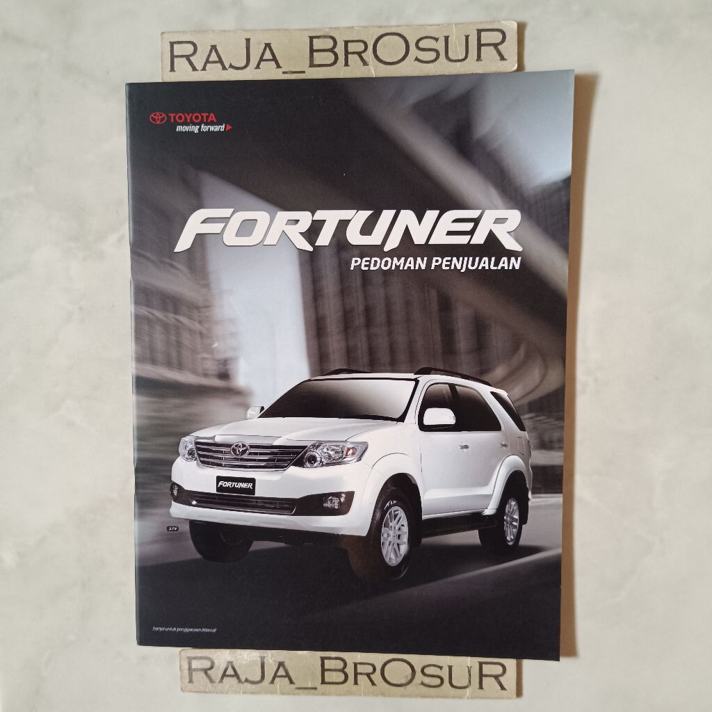 Buku pedoman penjualan Poster brosur katalog booklet Toyota Grand New Fortuner 2011-2015