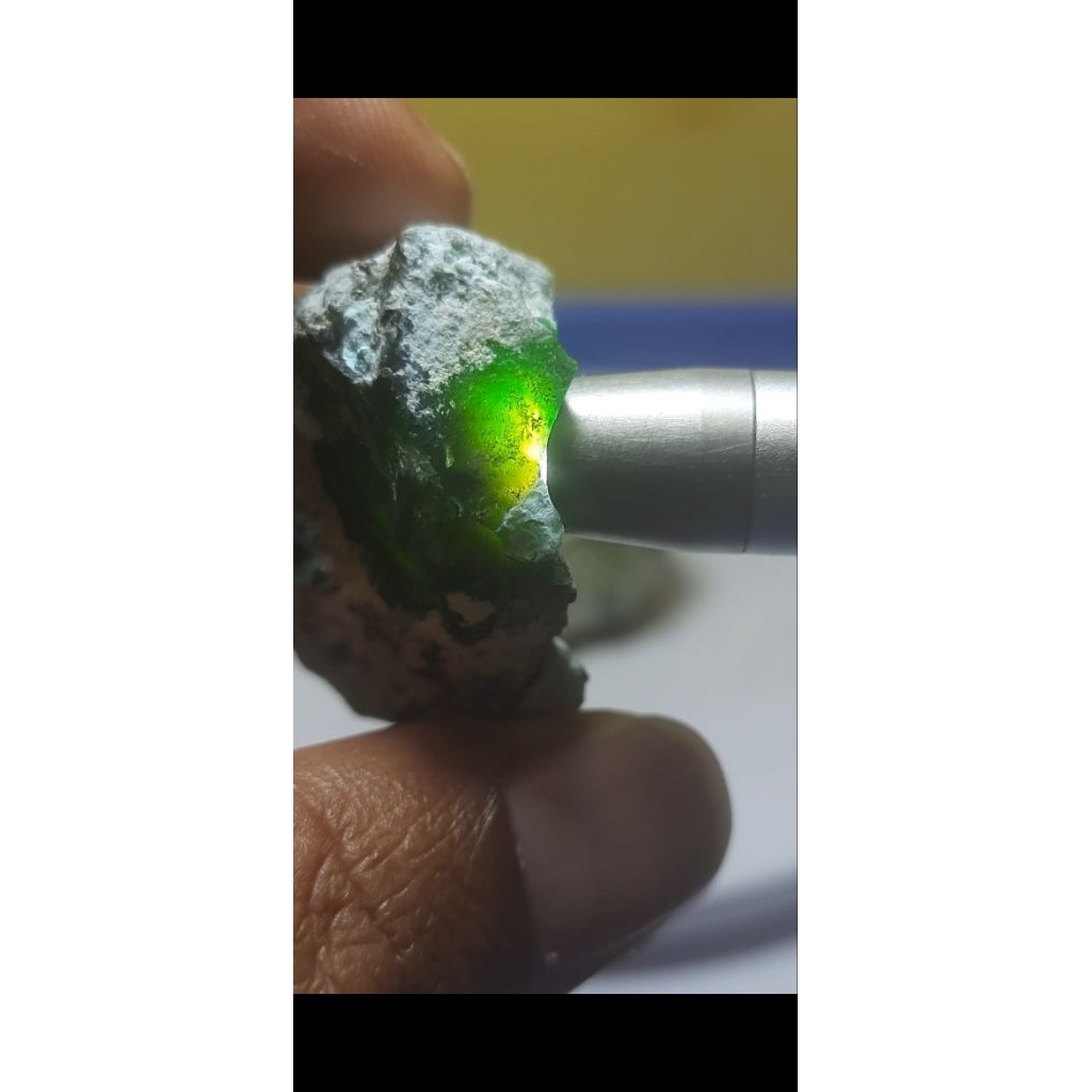 Bahan batu bacan doko majiko material coklat hijau