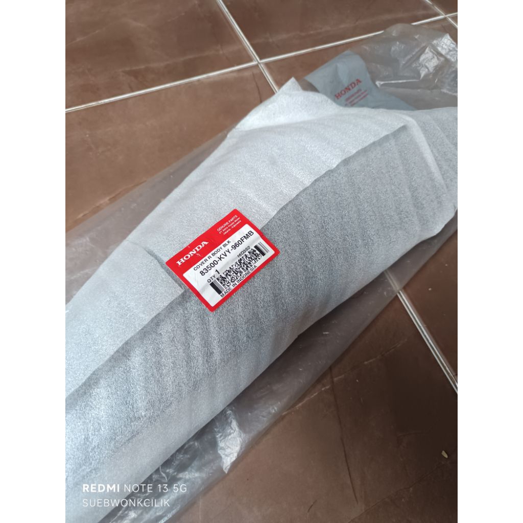 83500-KVY-960FMB cover body belakang kanan honda beat karbu HITAM original ahm