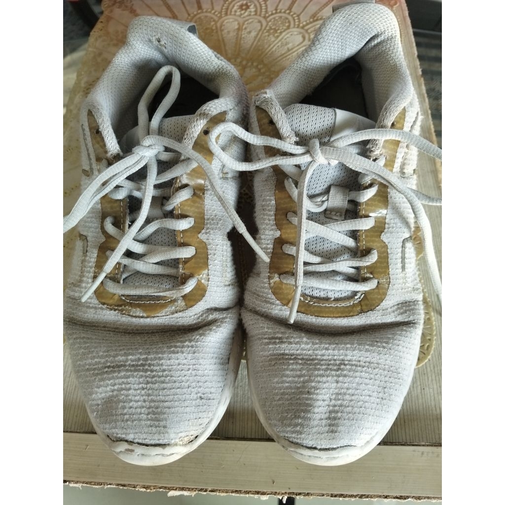 Sepatu Reebok Unisex Bekas uk 39