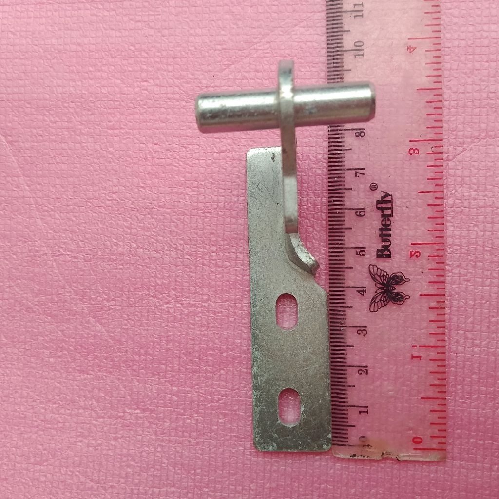 engsel tengah kulkas Polytron 2 pintu DN37D314