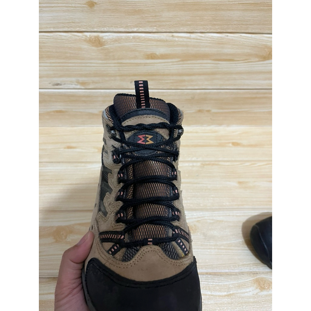 sepatu outdoor Garmont