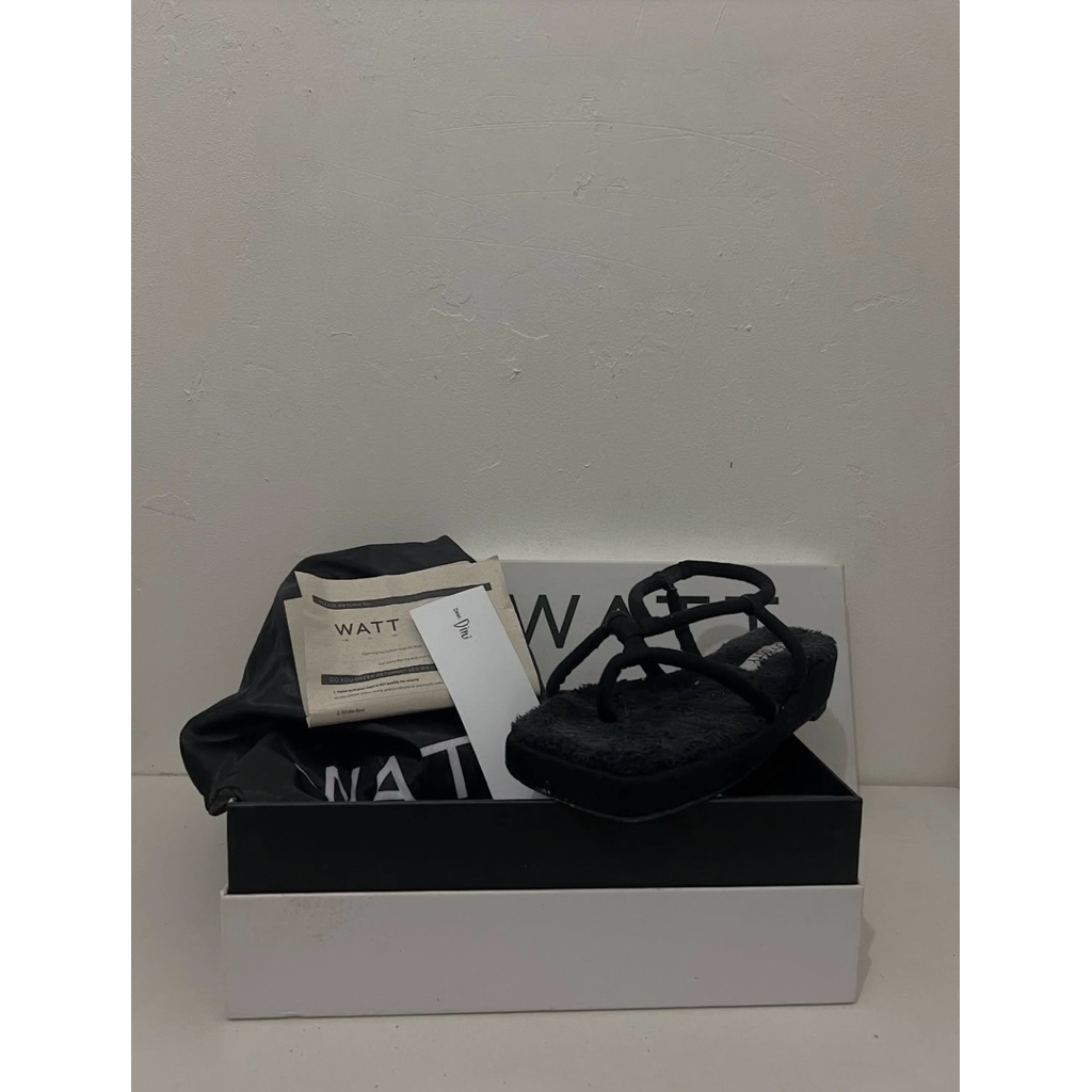 PRELOVED sepatu sandal WATT