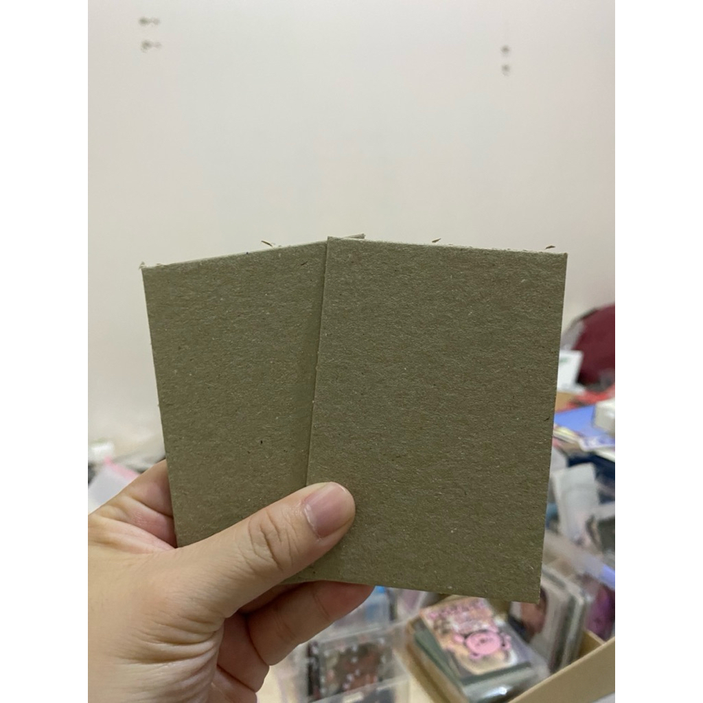 

GRAY BOARD ALAS PACKING TEBAL (7X10CM) LEBAR 2,4MM