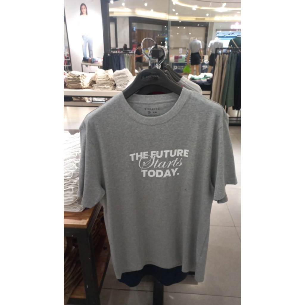 Giordano Tshirt Pria Signature grey Original 100% Size XS S M L XL XXL