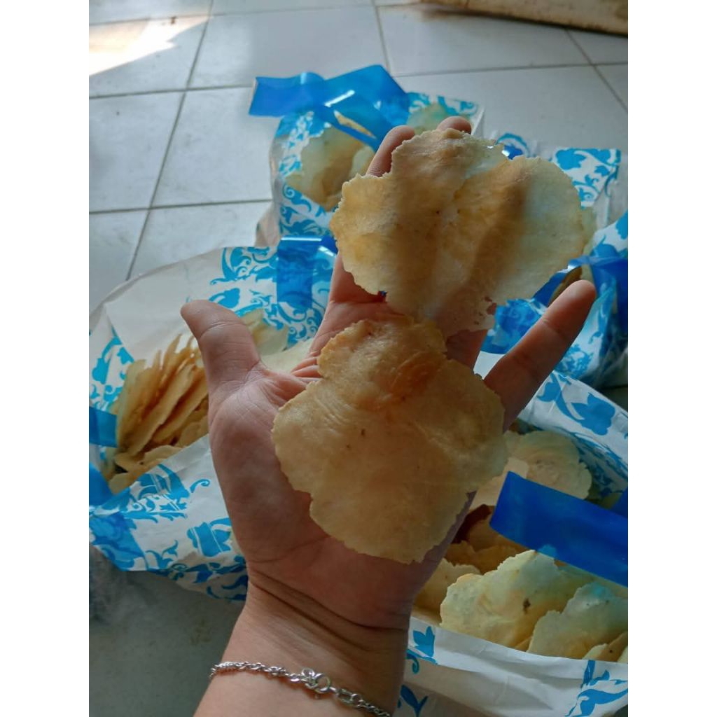 

Emping melinjo khas Menes 250gr Asli Super tipis kering