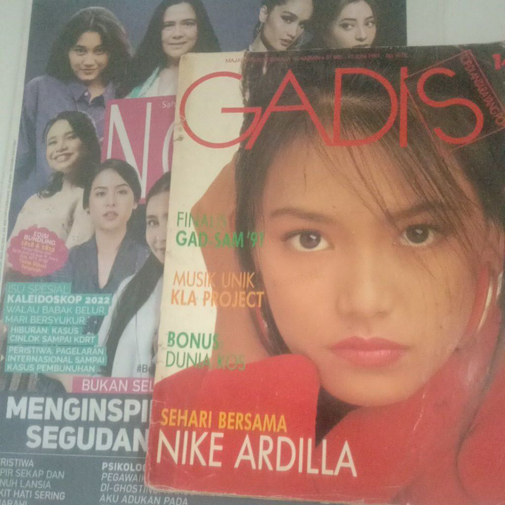 Paket Tabloid & Majalah Artikel Nike Ardilla