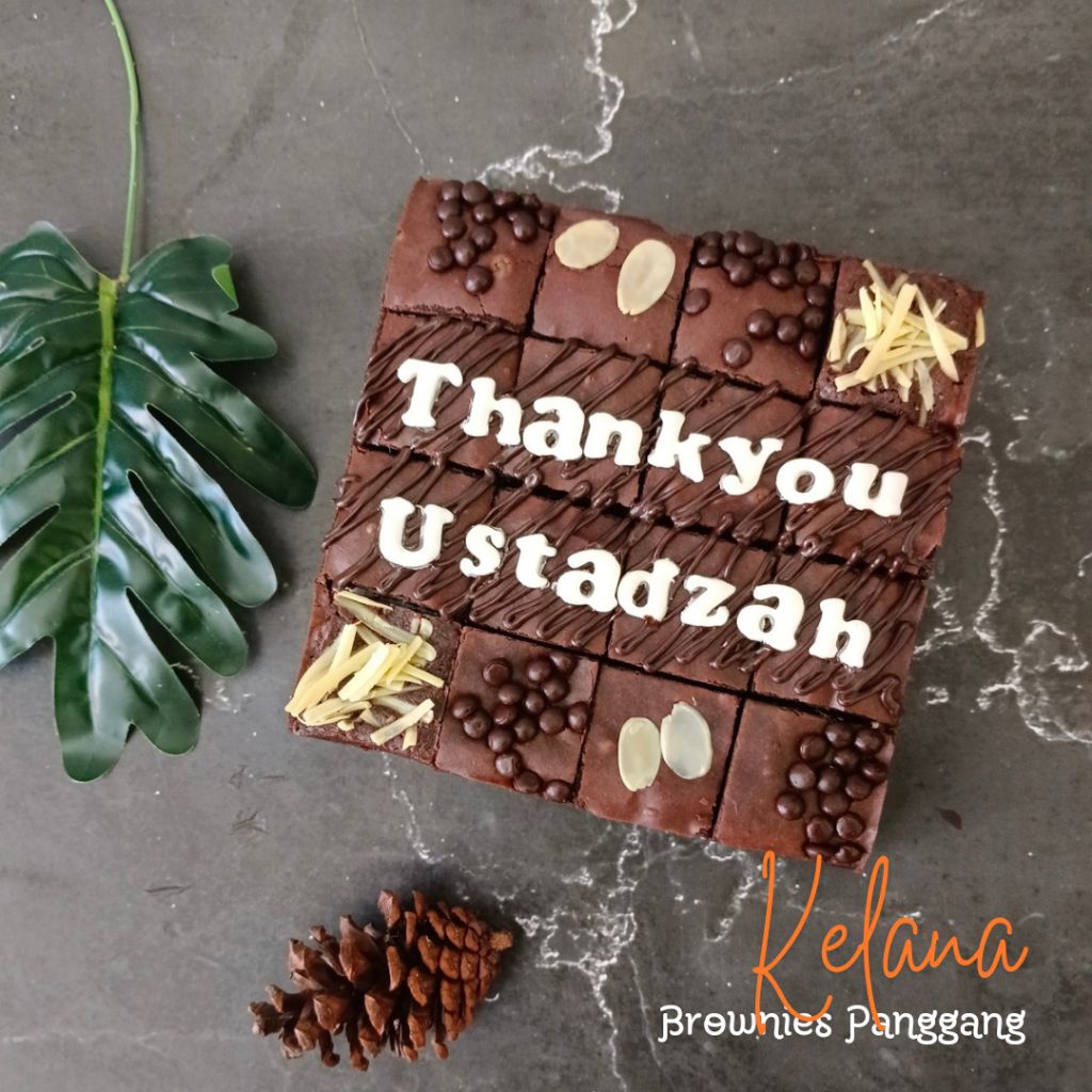 

Brownies Ulang Tahun - Kue Ulang Tahun - Brownies Panggang Fudgy Mix Almond, Keju Chocochips