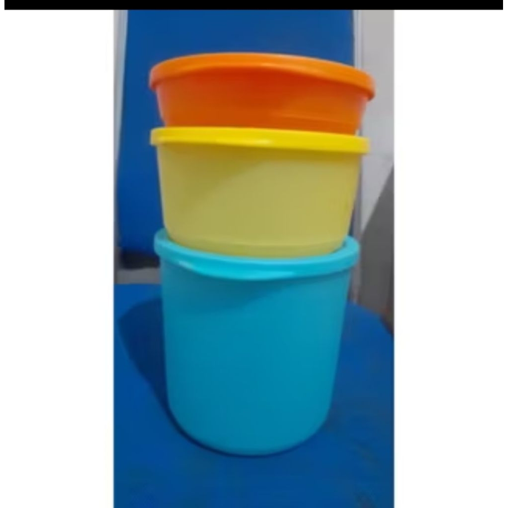 Summer go round Set Second Tupperware
