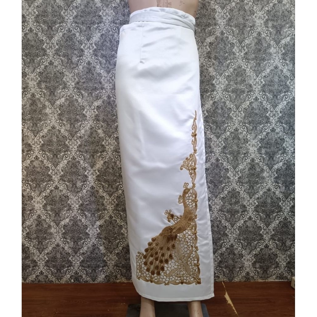 William Glow - Rok Lilit Bordir Benang Emas Motif Merak - Kain Lilit Bordir Etnik