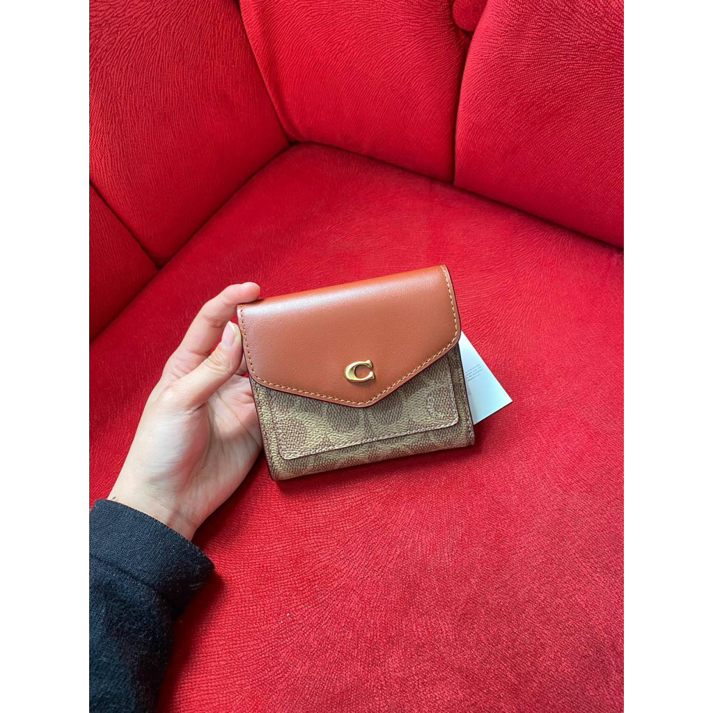 coach wallet tan rust