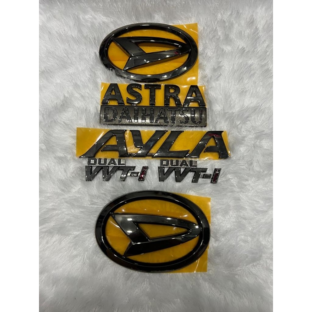 Emblem logo daihatsu ayla black chrome original