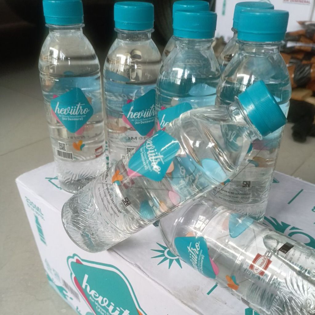 

Air Demineral Heviitro ukuran 330 ml isi 24 pcs