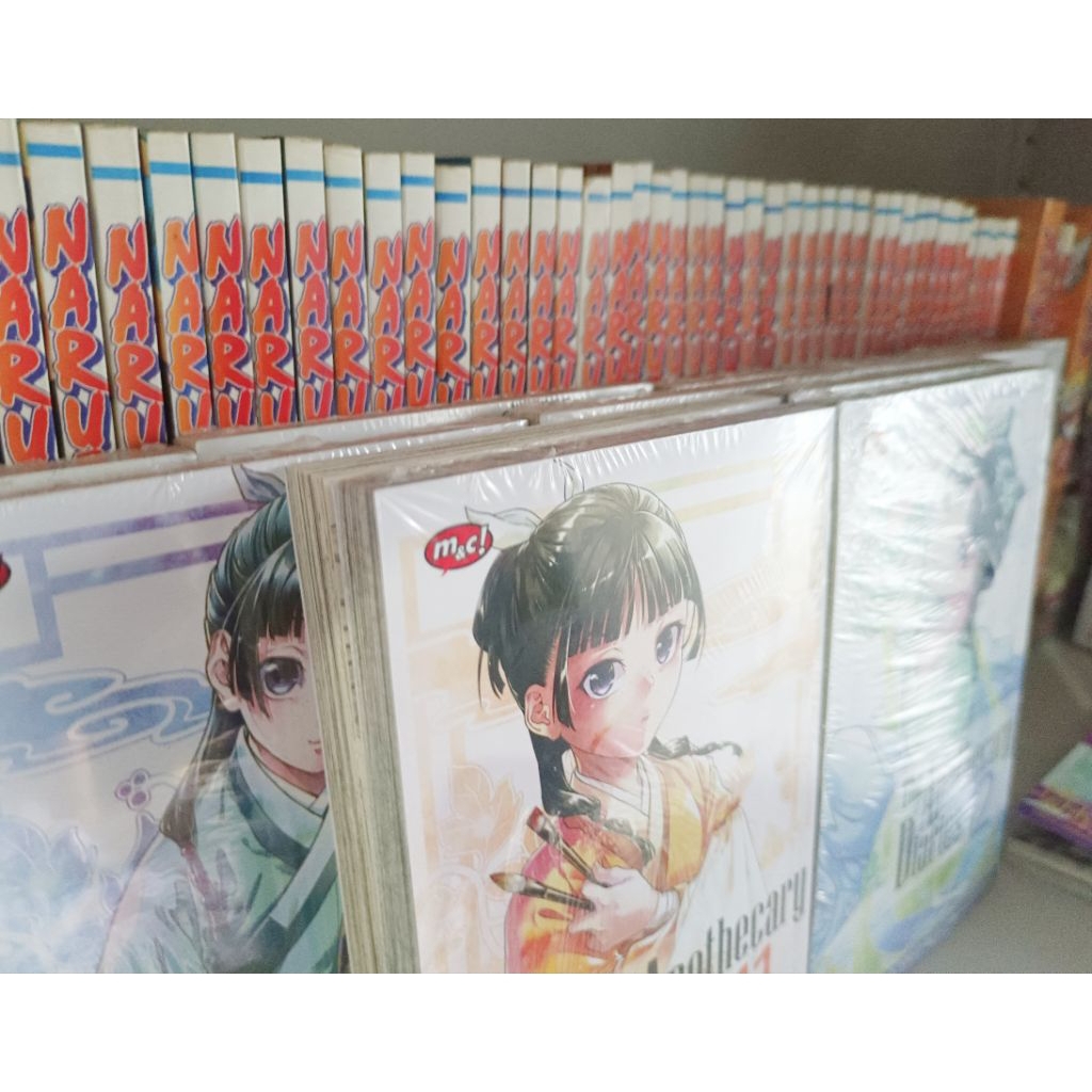 Set Komik Naruto, total 50 Buku komik Naruto, kondisi sangat mulus Preloved bahkan sebagian masih ba