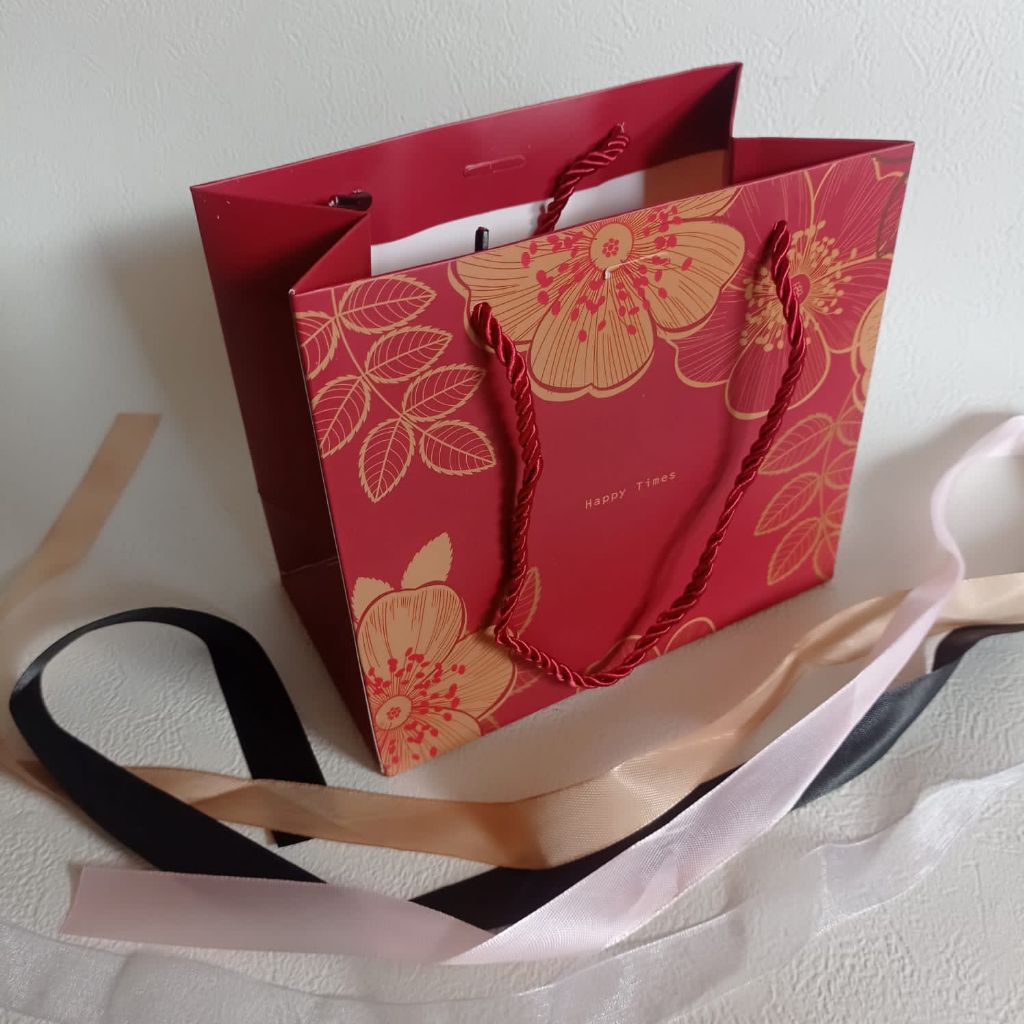 

25x12x20 cm Paperbag import, bahan tebal & tidak mudah sobek, free pita