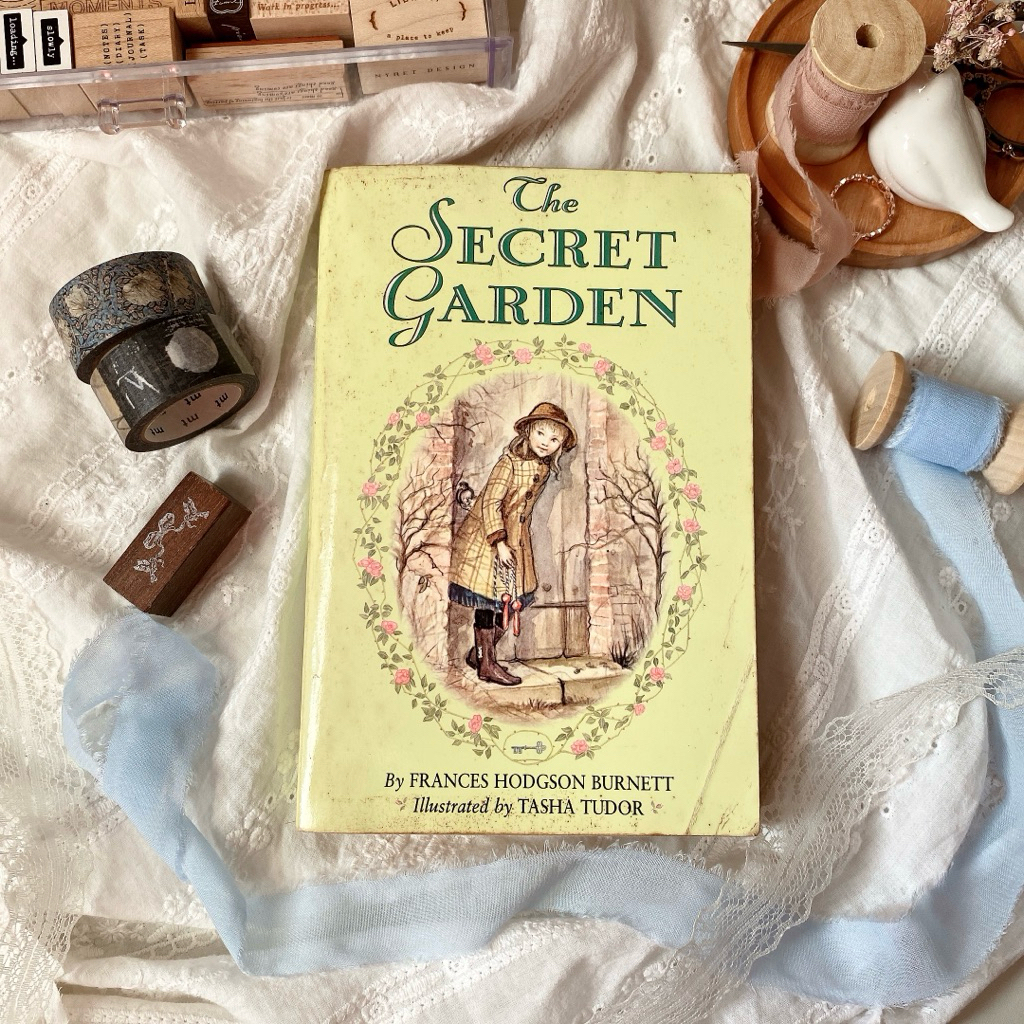 The Secret Garden by Frances Hodgson Burnett ; Tasha Tudor / underthestaircase / buku anak klasik