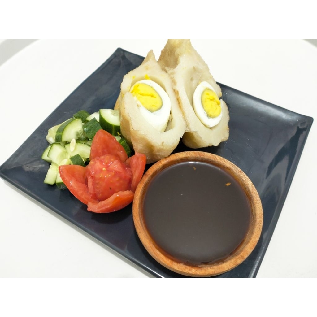 

[BARU] Pempek Ikan tenggiri Kapal Selam Jumbo (Frozen) isi 1 butir telur Free Cuko