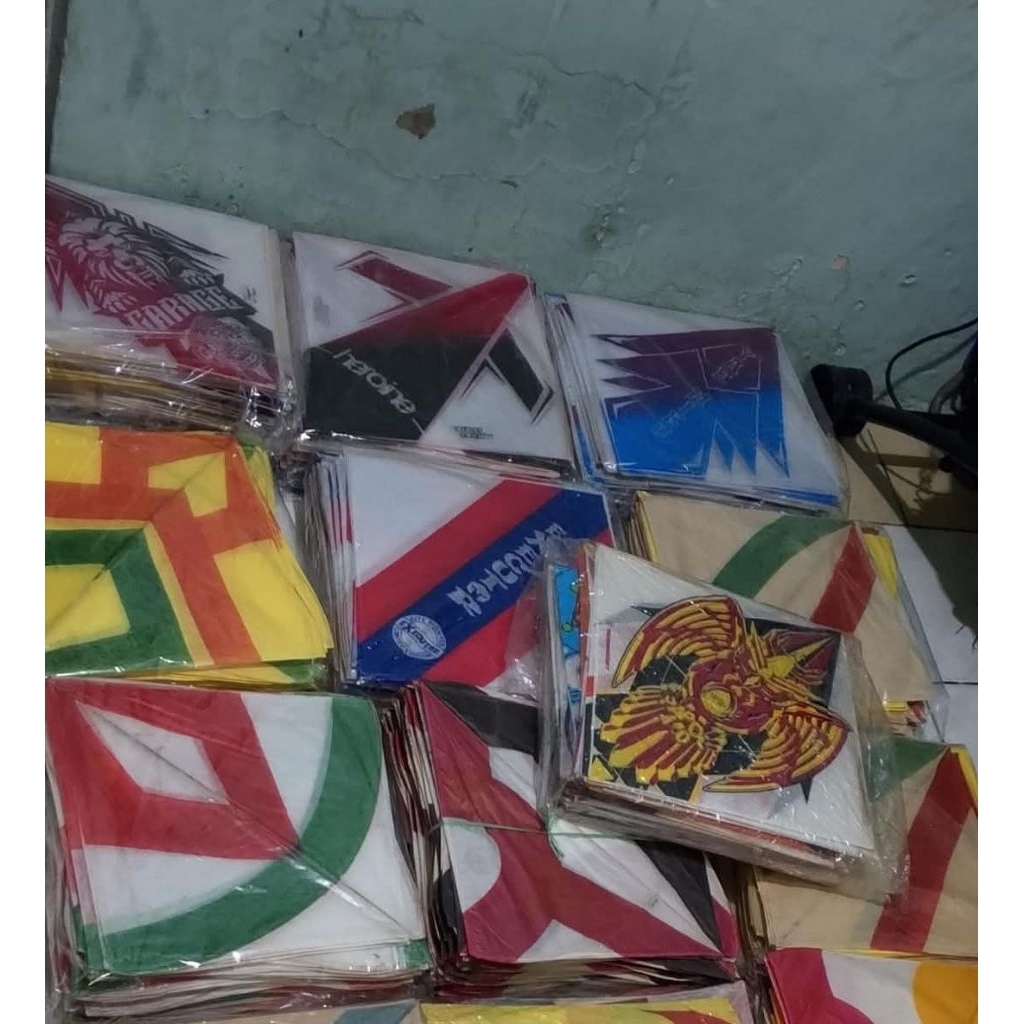 Layangan Kertas Sukhoi