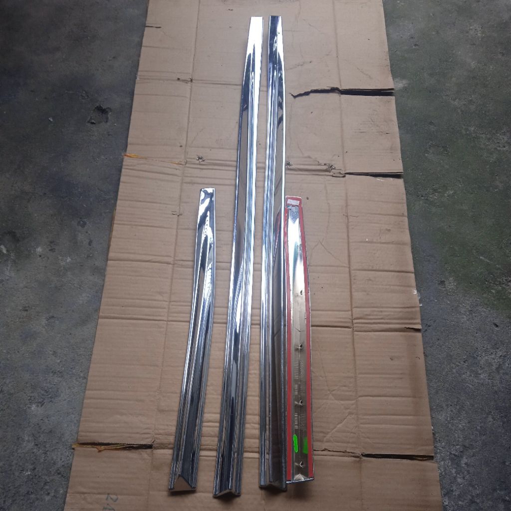 List bodi samping moulding Nissan juke pintu samping juke.
