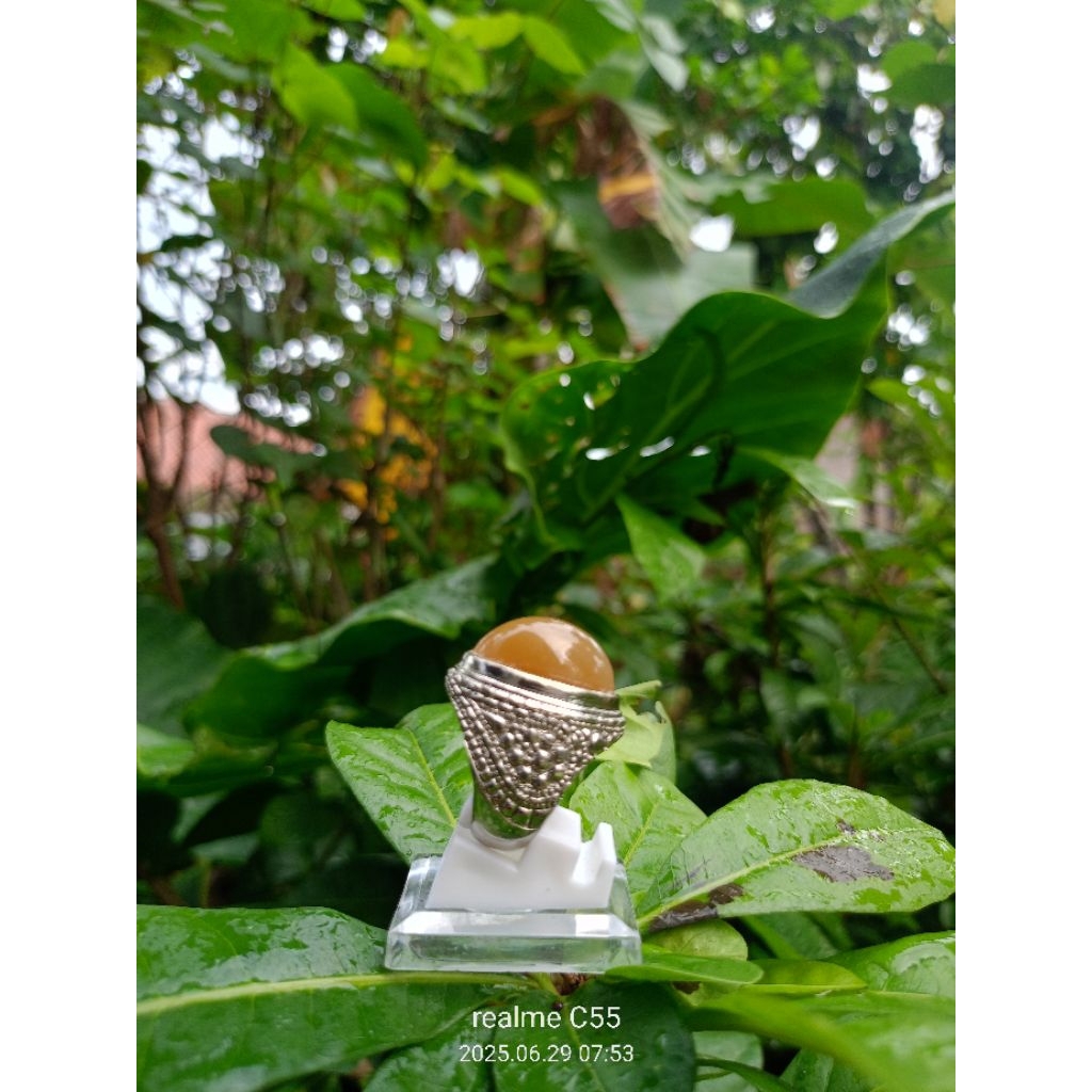 Batu Kalsedon Cream HQ Natural