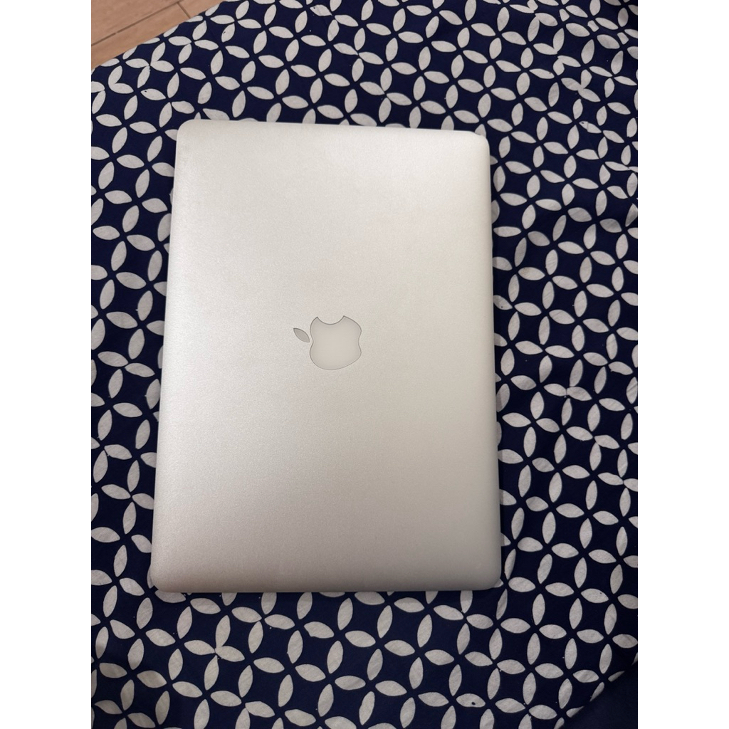 Macbook air 13 inch i5  8Gb 128GB TAHUN 2015
