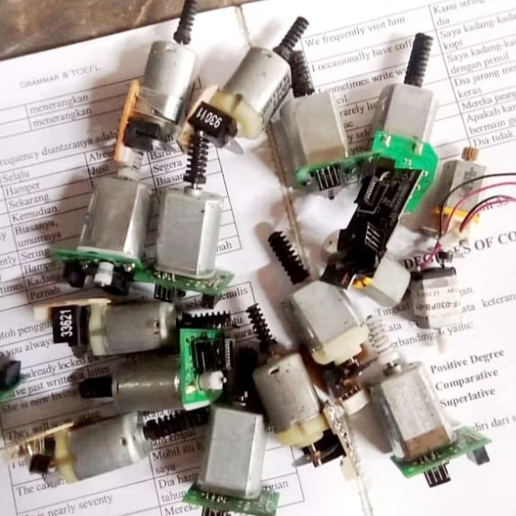 dinamo layangan led generator  kotak MINI DINAMO DC 12V 3000rpm DINAMO MINI MOTOR DC HIGH SPEED