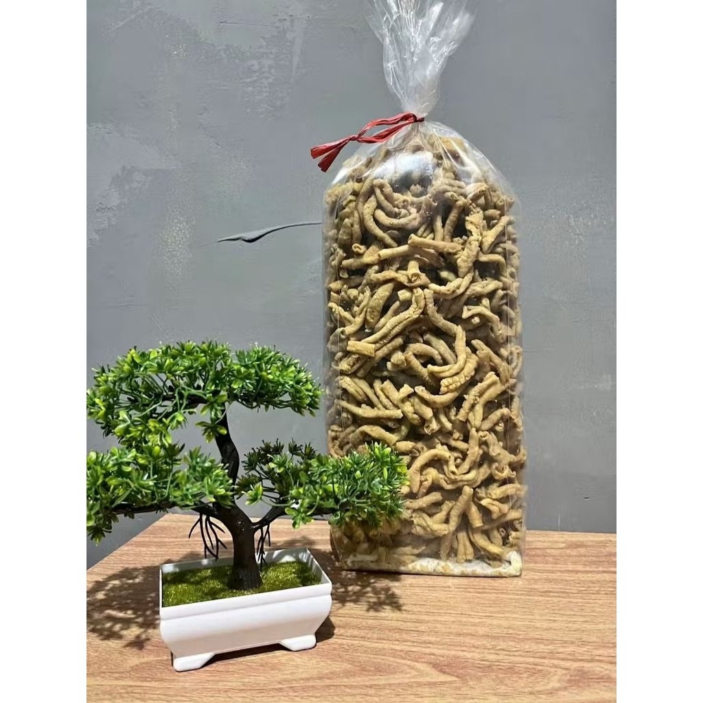 

Keripik Usus Ayam renyah untuk varian ada yg pedas sama yang gurih