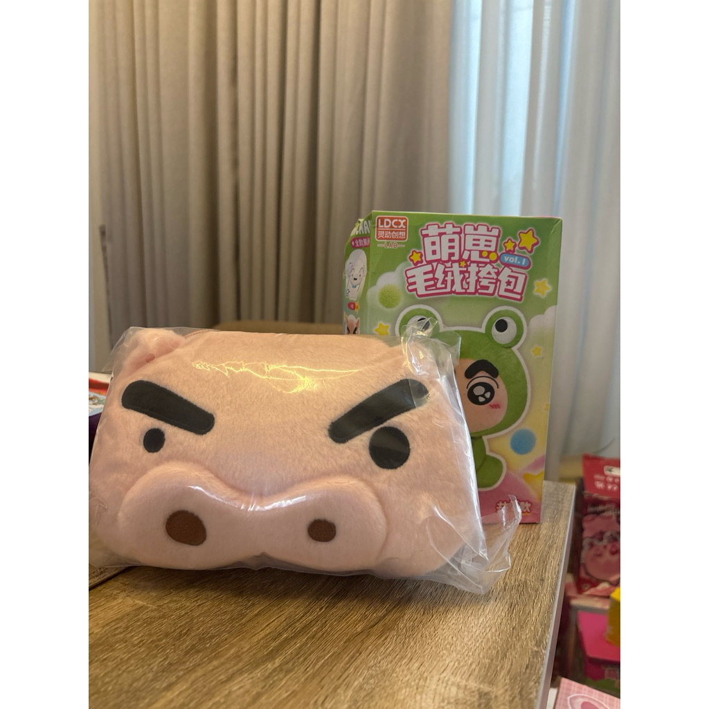 Shinchan selected piggy sling bag selected