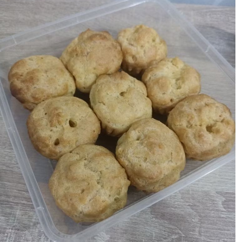 

Kulit Soes Diameter Bawah +- 4.5cm. Tinggi +- 3.5cm.isi 9pcs per box