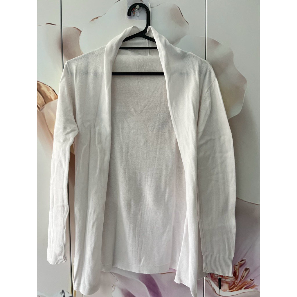 (Preloved) Basic white cardigan